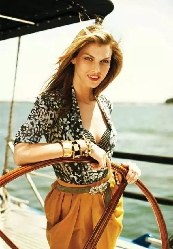 维密秀大放异彩的4位中国超模,维密蓝血超模