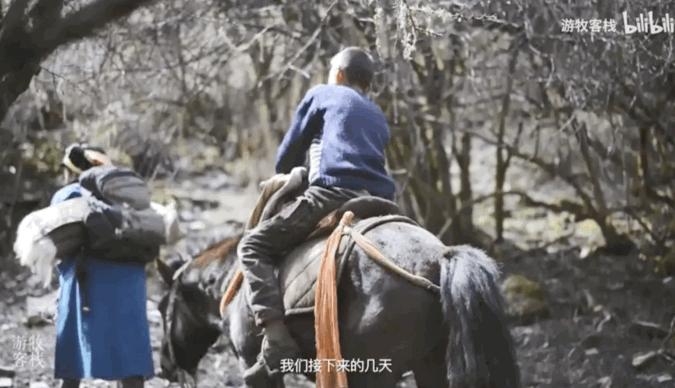 最适合改装的越野房车,三个90后开民宿