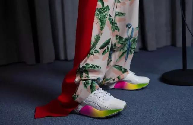 韩国练习生小白鞋,偶像练习生的鞋