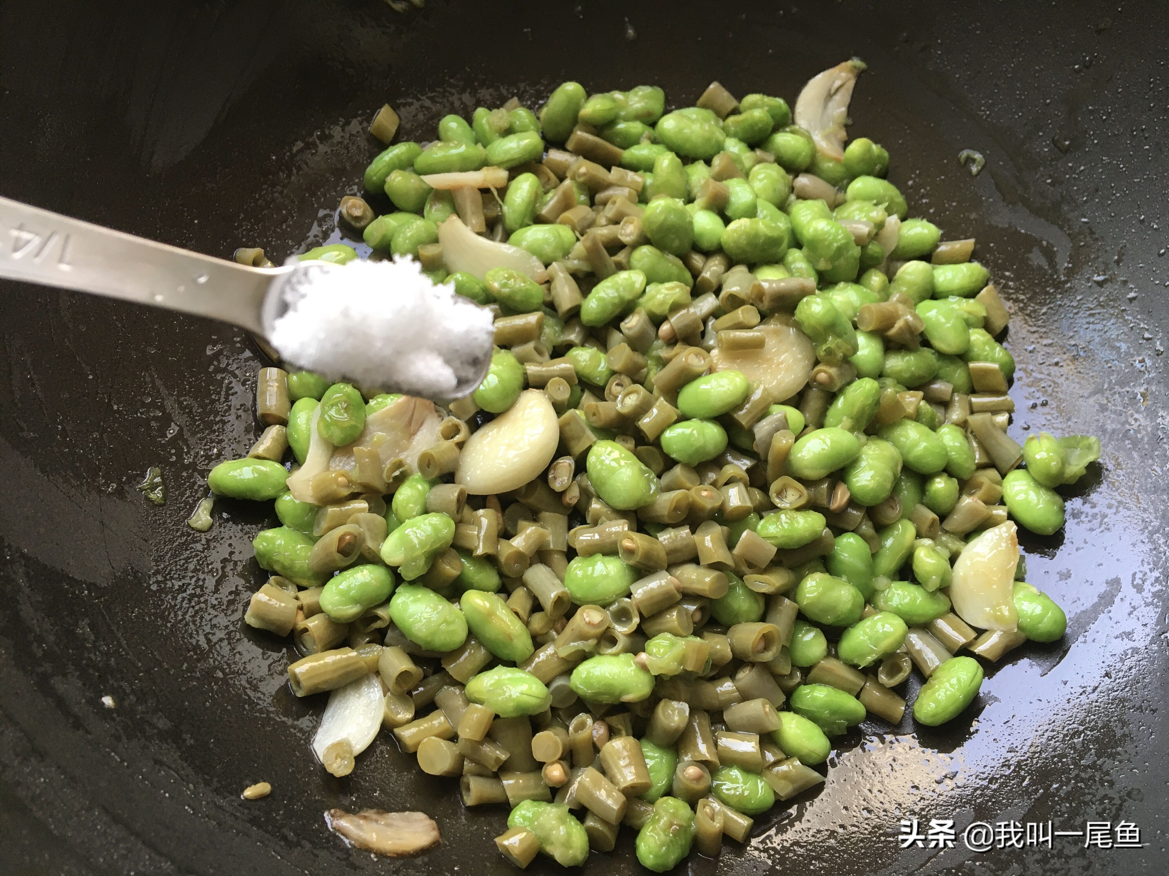 这菜我家每周炒二次,清爽酸脆又可口,五块钱做一盘,给肉也不换