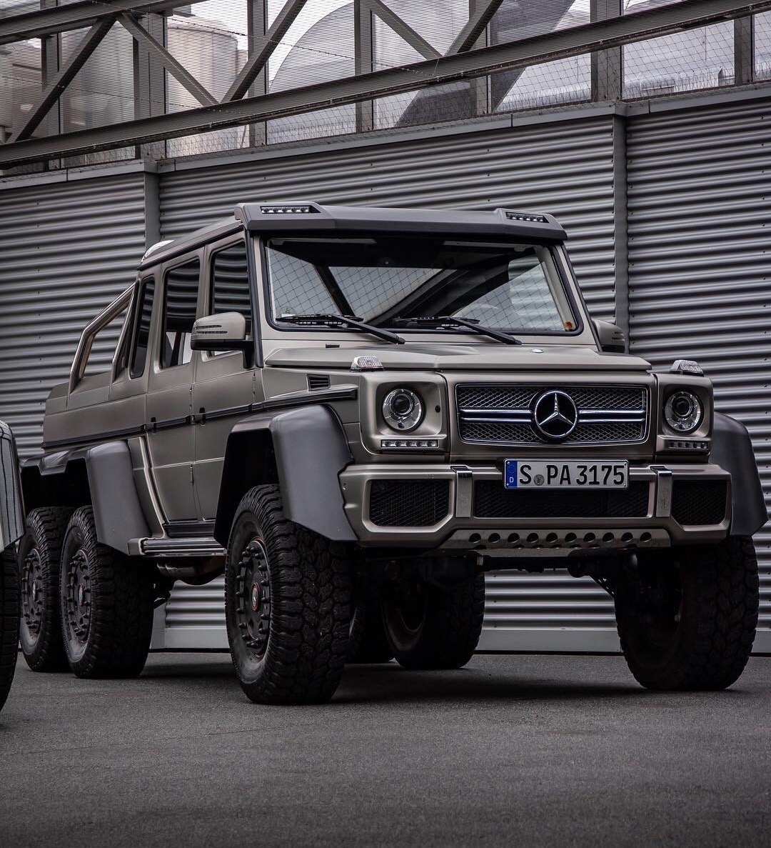 该买越野车还是轿车,到底该不该买车