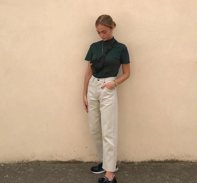 微胖女人穿T恤时,要记住“4不要”,不然显胖还显矮,很没气质