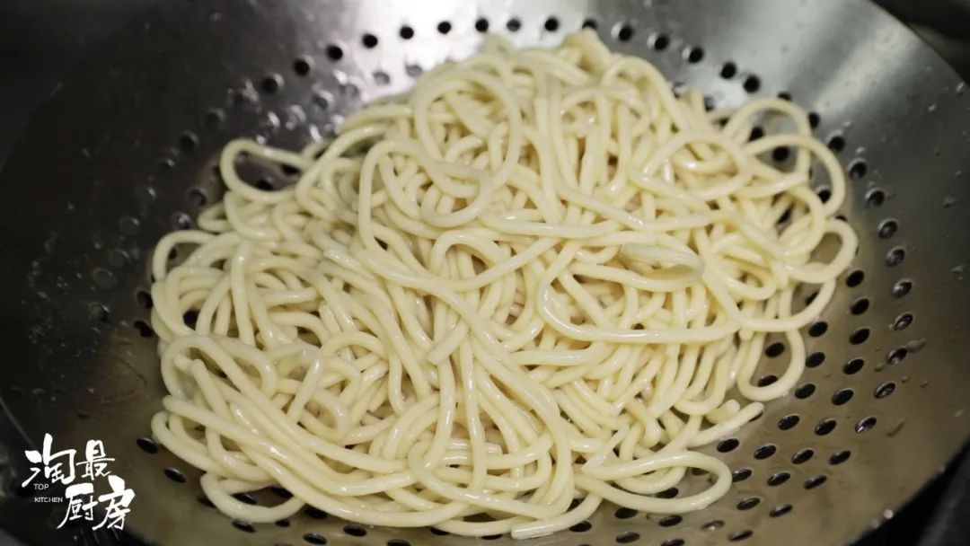 炒面如何不粘锅窍门,炒面怎么做不粘锅又好吃窍门视频