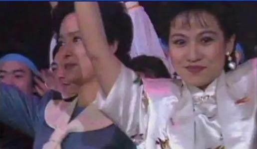 森森斑斑姐妹花，姐姐嫁李小龙表弟，妹妹男友与丈夫一跳楼一猝死