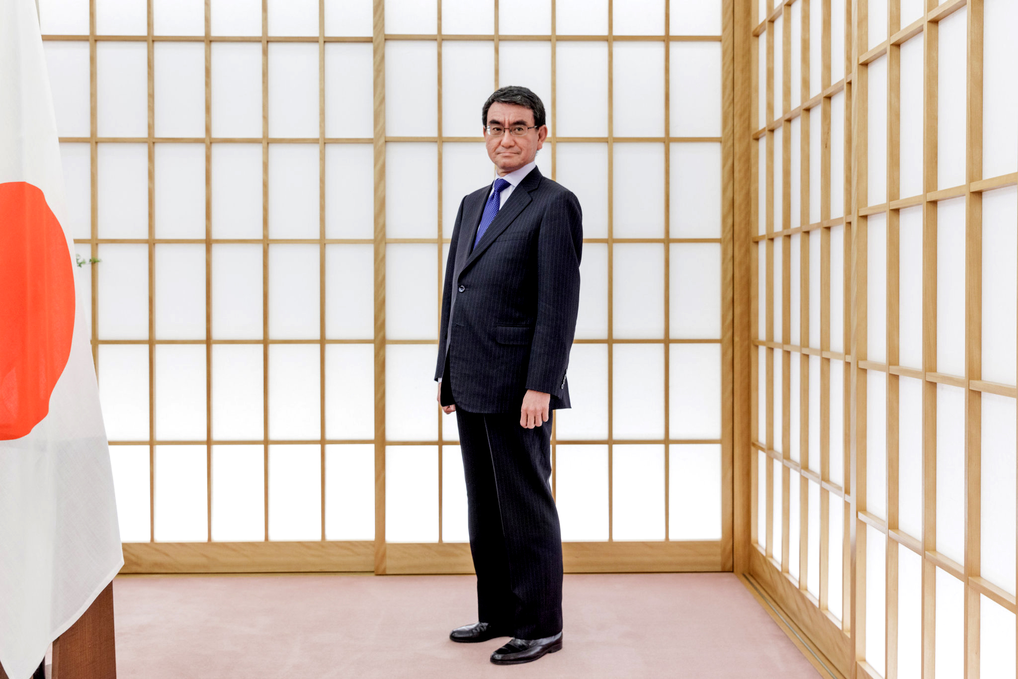 日本“网红”政治家:和华春莹一起发自拍,带货能力堪比李佳琦