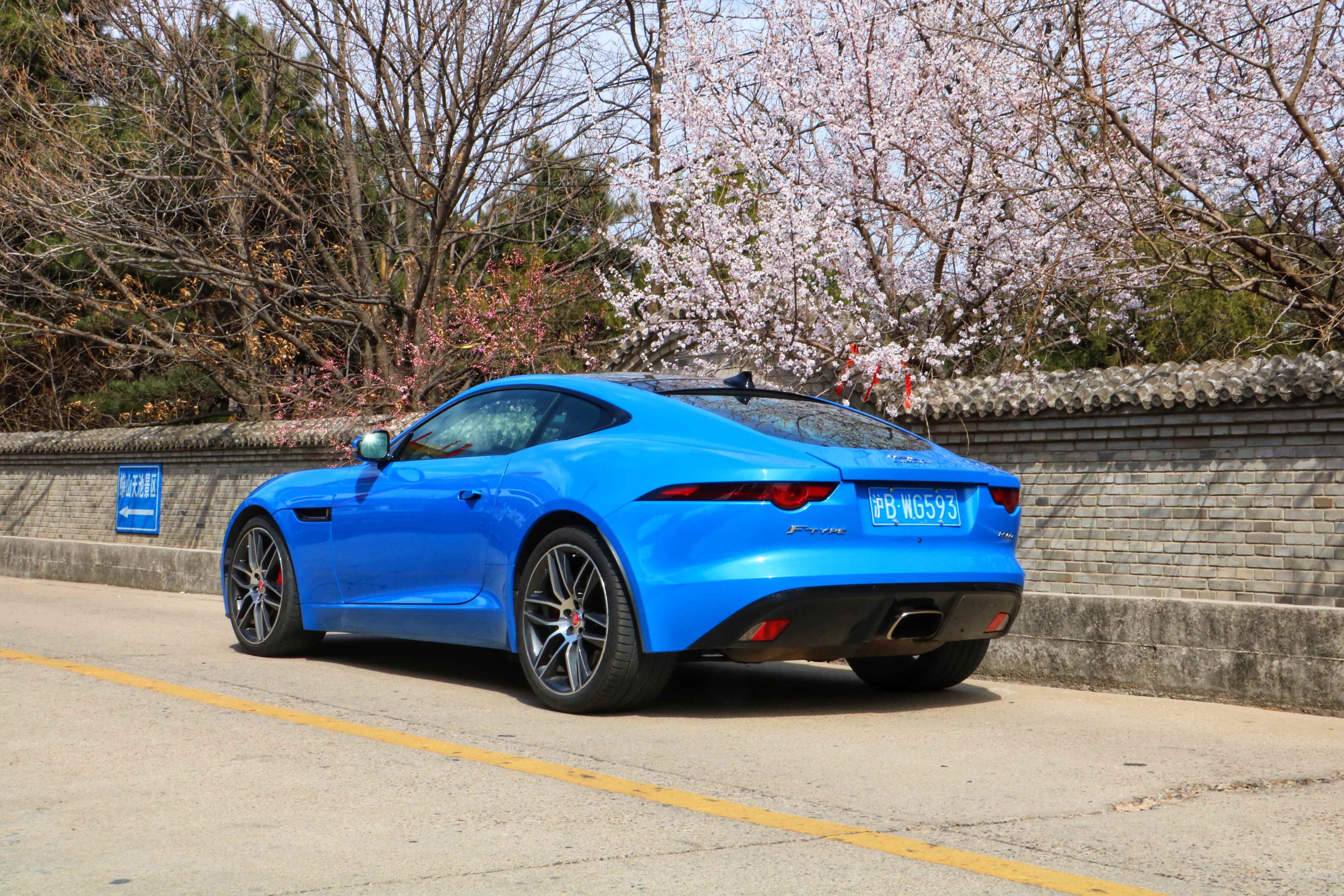 与“赫本”独享二人世界，焦点测试F-TYPE2.0T