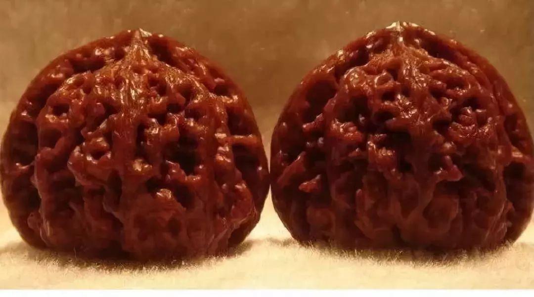 文玩核桃文盘与武盘各有什么好处,文玩核桃不盘的时候要放袋子里吗