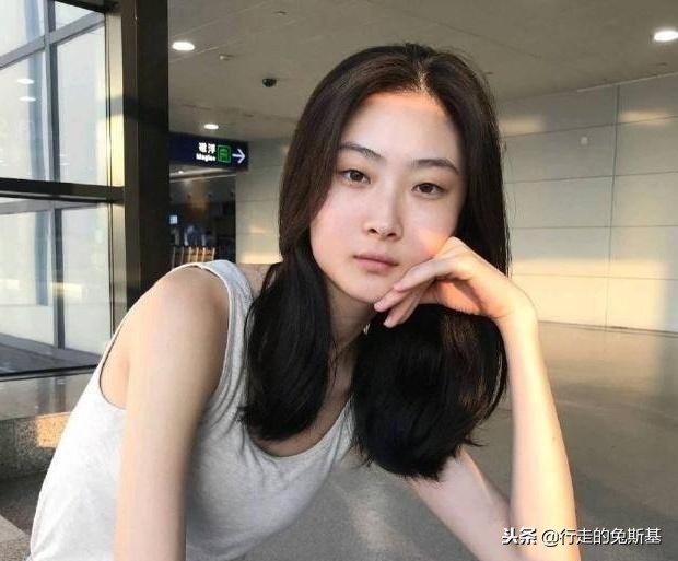 华人现身米兰总部发起*制抵**活动,杜嘉班纳顺势推出*制抵**版T恤赚钱