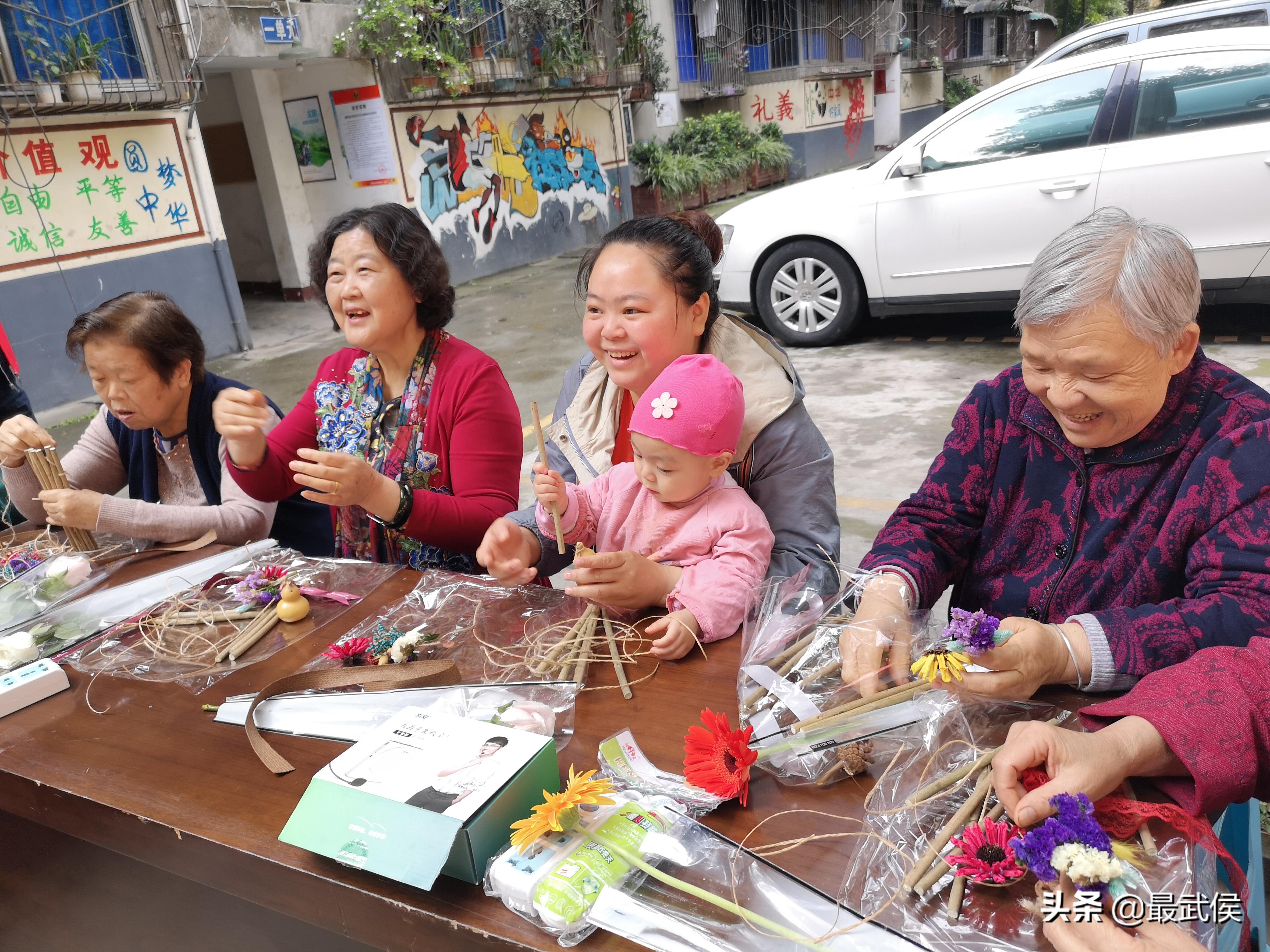 你把枯树枝都拿来丢掉他们却用来做装饰!