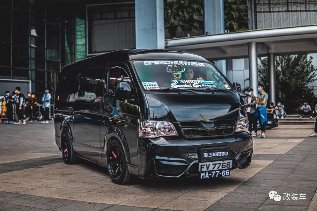 金杯海狮能推着么,金杯海狮可以坐几个人