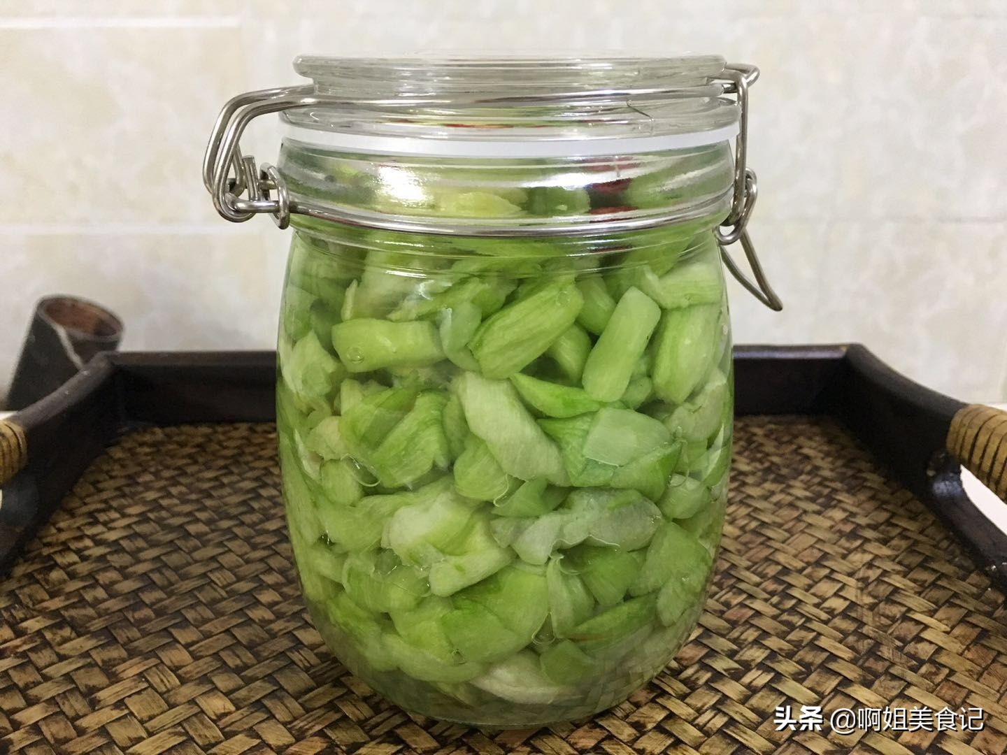 七月，我家早餐天天吃它，酸辣开胃，做一罐吃半年