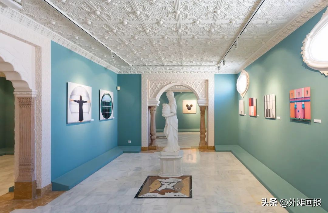 情侣旅行拍照片怎么拍出高级感,很火的一对情侣拍照很有技巧