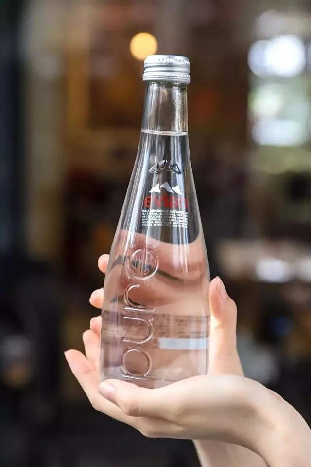 依云矿泉水有农药是辟谣吗,依云喷雾是智商税吗