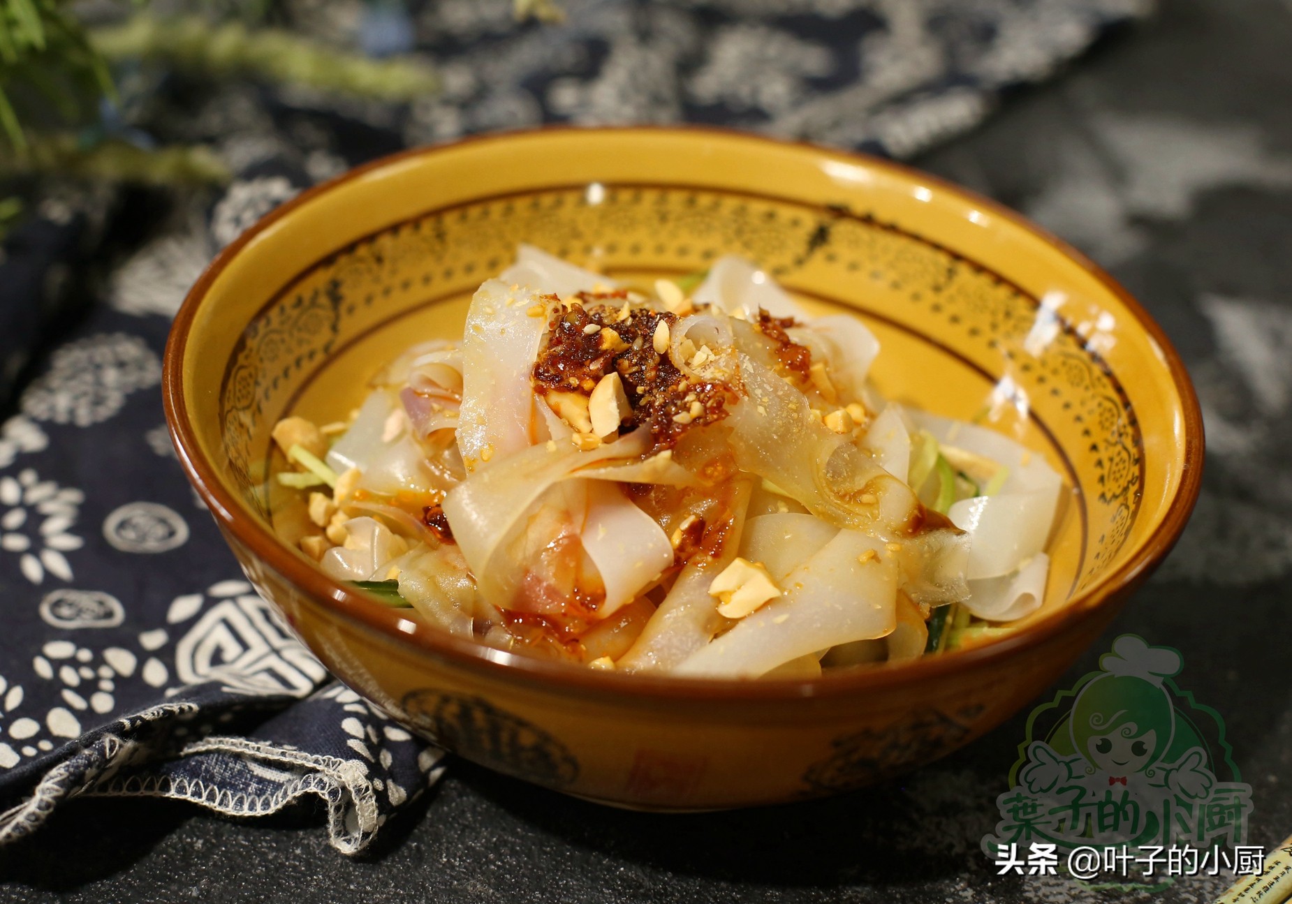 正宗凉皮做法超详细教程,正宗凉皮的做法与配方全过程