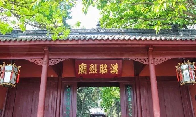 成都旅游远近攻略推荐理由,成都蓉城之秋旅游攻略