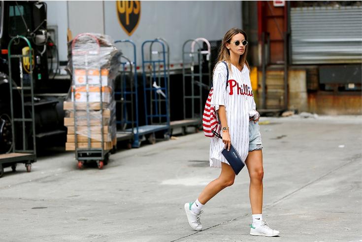 棒球少女鞠婧祎约你打球