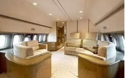 美国富豪“淫媒”死亡,“*奴性**岛”牵涉多少政要权贵?