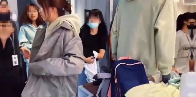 成都春熙路公然售假？FOG敬畏上帝ESSENTIALS合法山寨卖爆了···