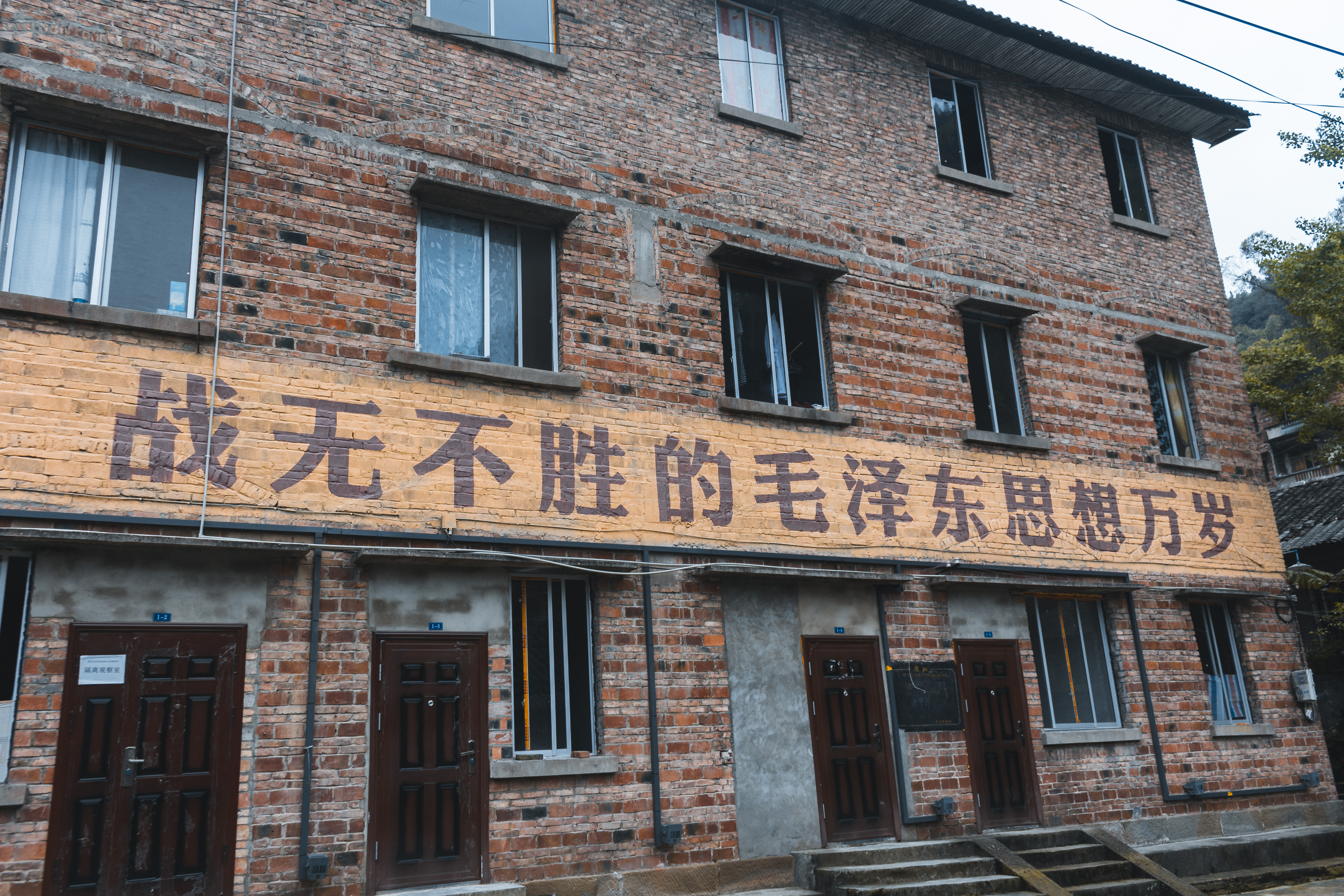 乐山除了大佛和峨眉山还有啥景区,除了峨眉山还有哪些地方