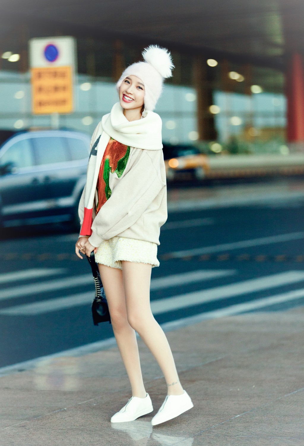 唐艺昕的时尚穿搭已上线黑色长裙,唐艺昕穿吊带裙元气十足