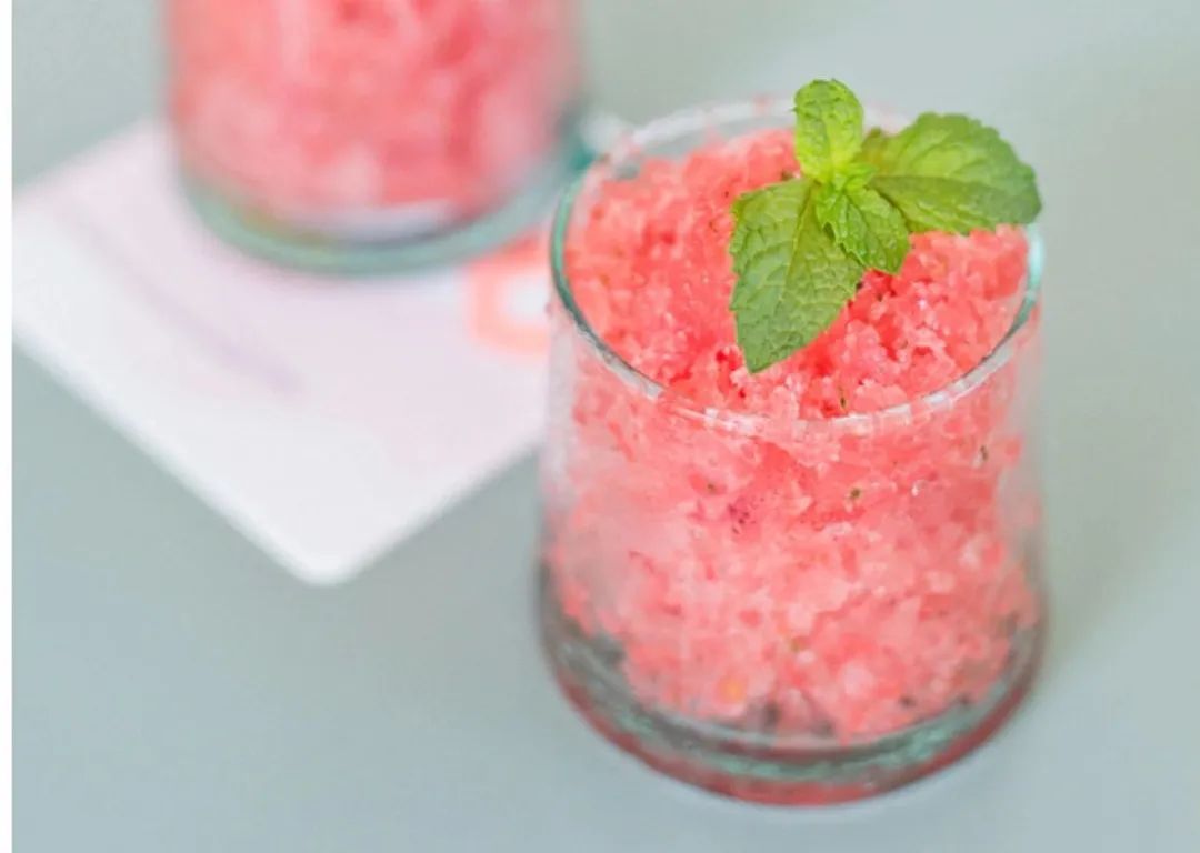 不用刨冰机就可以弄出来的冰沙,没有刨冰机怎么快速刨冰