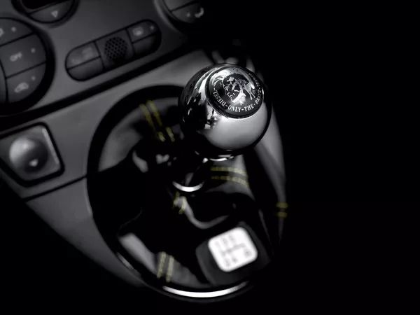 DIESEL究竟为何风靡全球，还让李宇春、宁泽涛都爱它？