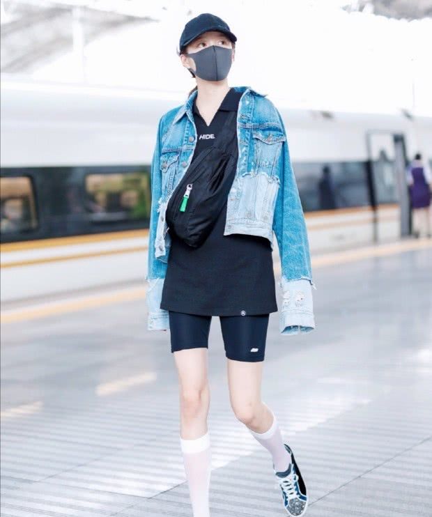 关晓彤穿搭鹿晗,关晓彤为遮腿穿了鹿晗衣服