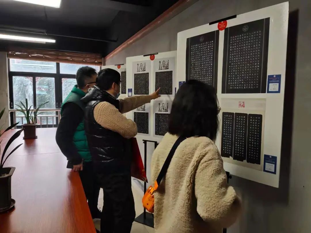 番禺｜“联墨迎春出彩少年”敏慧堂学员楹联书法专题展吸引上百书画爱好者