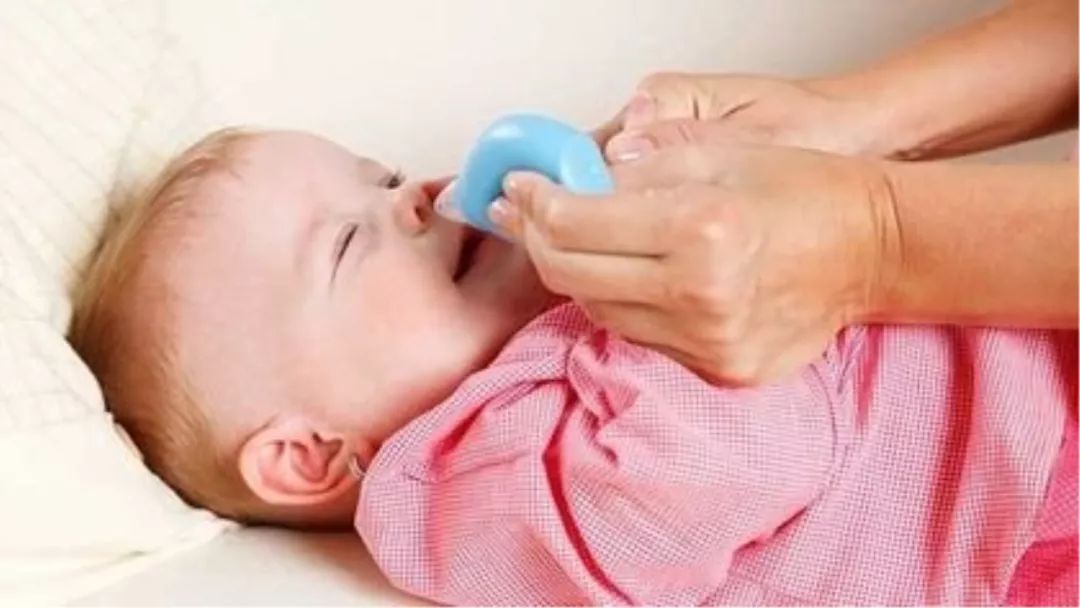 宝宝鼻塞好痛苦简单3招有效缓解,怎么帮小孩解决鼻塞