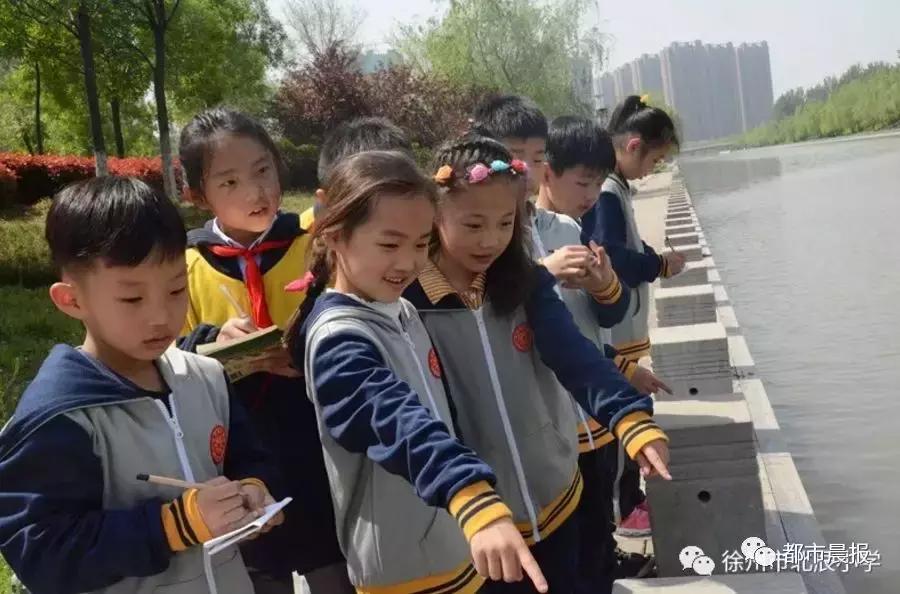 唐装、旗袍、英伦风,徐州各校的校服“秀”出新高度