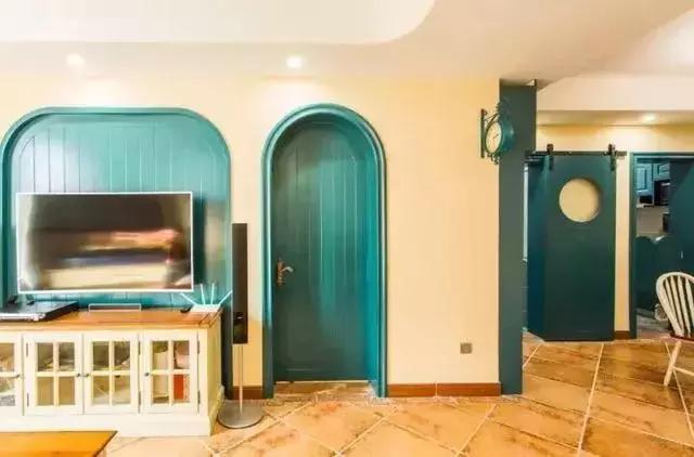 房门的颜色要和衣柜同一个颜色吗,门颜色的讲究和忌讳