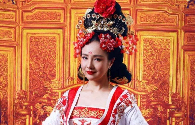 干露露为什么突然凉了?曾与大咖关系亲近,如今发文:孤枕难眠