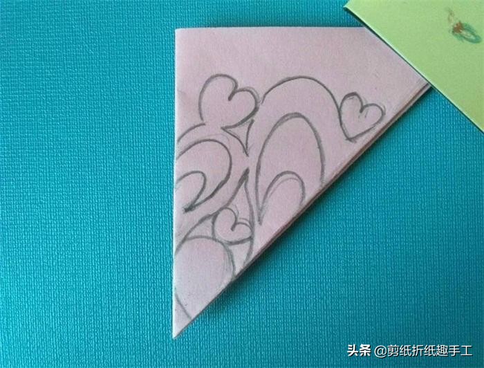 传统窗花的剪纸方法简单又好看,窗花的对称剪纸教程