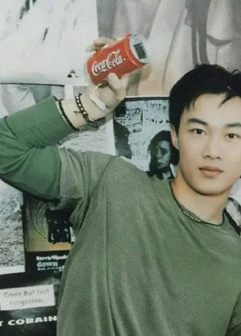 10位出轨男星的老婆与小三对比,唯一允许妻子出轨的男星