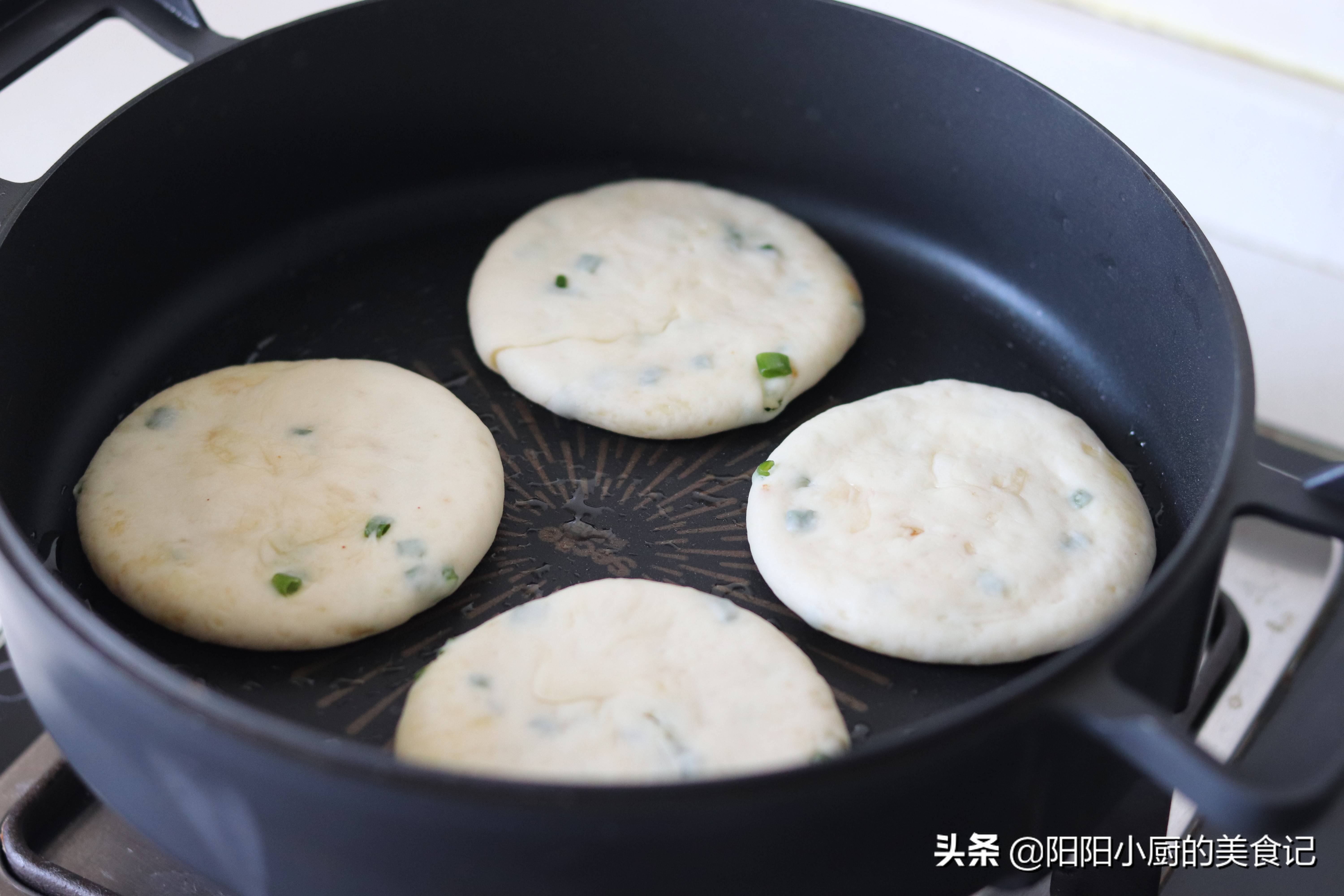 葱油千层饼制作方法,葱油千层饼做法微波炉