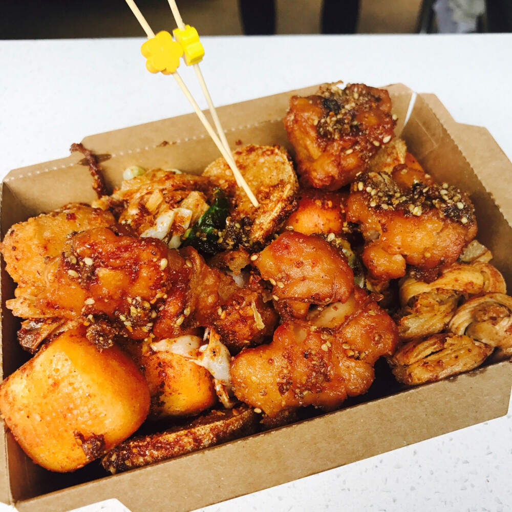 小伙仅靠炸串月入3万，中间可走过不少弯路，小伙：我想帮助大家