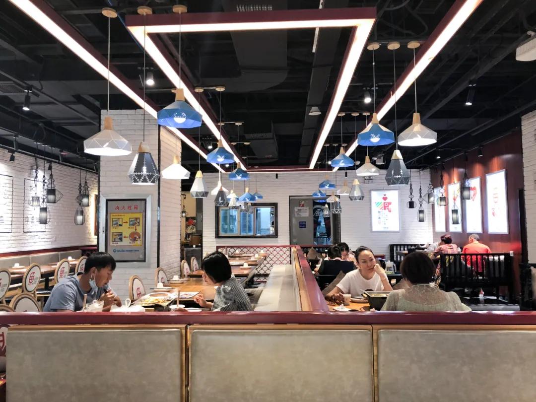 化妆品8折、拆盲盒送iphone、服饰5折，商场年中庆我选这家