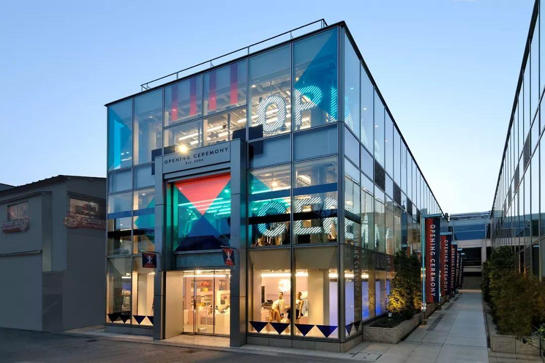 安踏潮湃,安踏火爆携款