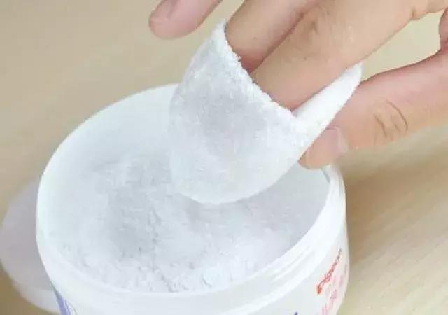 强生爽身粉含滑石粉能用吗,强生爽身粉含滑石粉吗