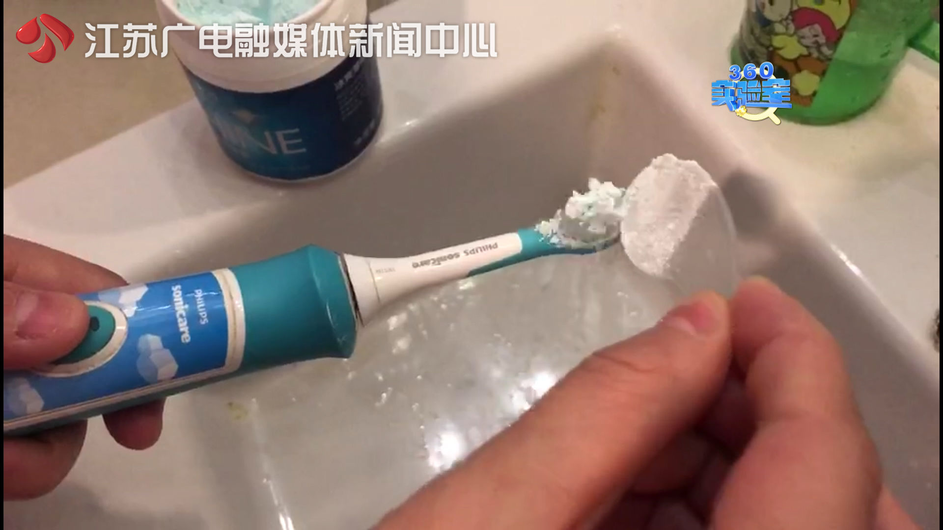 七天实测！“网红”牙贴、牙素、美白笔，真有这么神奇吗？