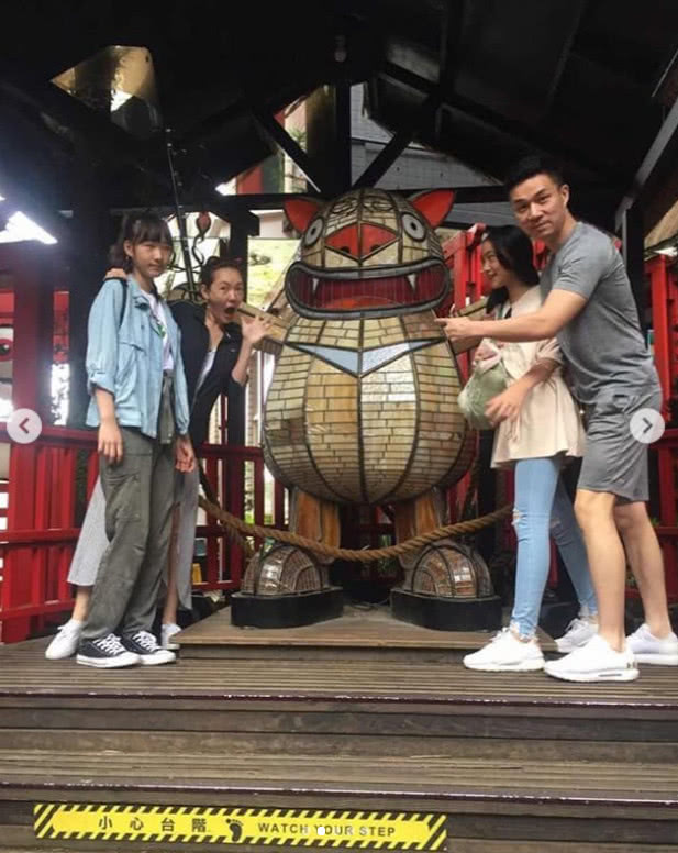 小s和许雅钧怎样走到一起的,小s一家五口照