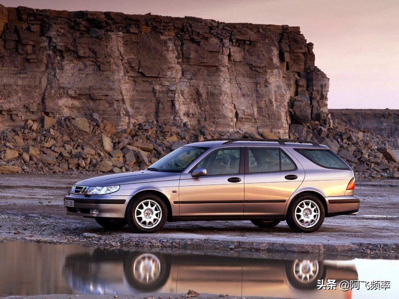 萨博被收购了么,萨博9-2X车型