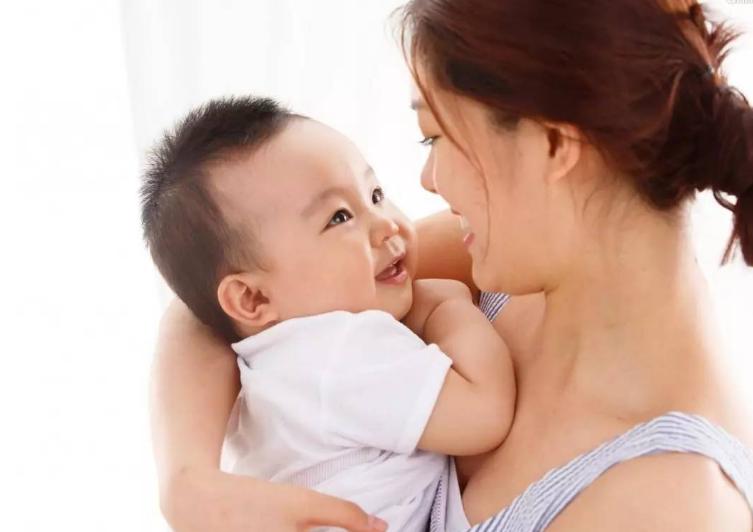 宝宝大便颜色绿是受惊吓了吗,宝宝大便颜色判断是否生病