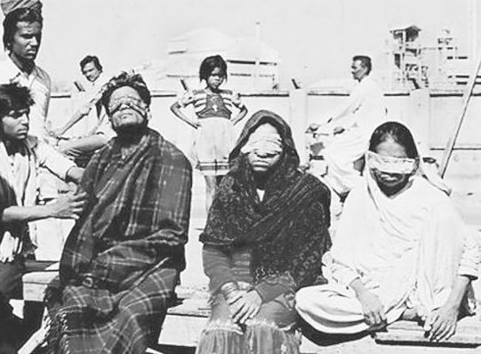 收受巨额钱财判几年,收受贿赂10万判多少年