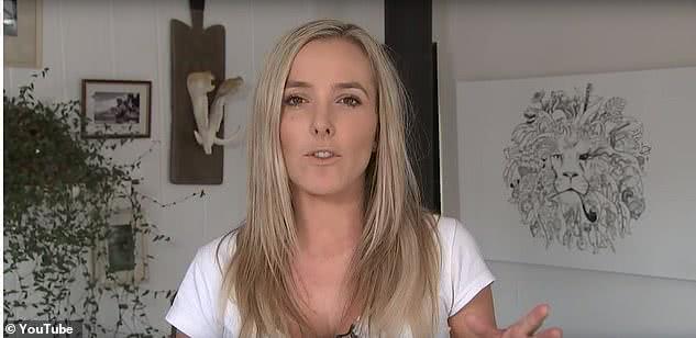 新西兰美女猎人与猎物合影，称能省千元买肉钱，笑容甜美却遭声讨