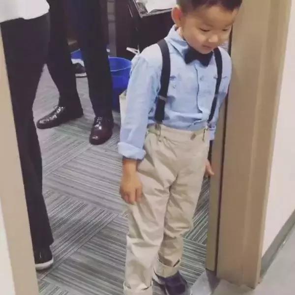 谢飞机随身携带的小绿包,谢飞机表情包视频