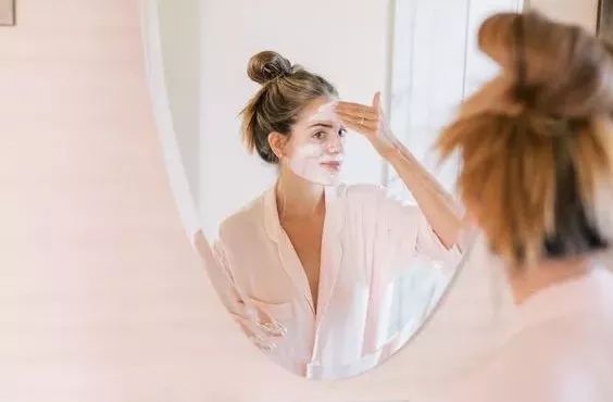 洗澡也有小窍门哦！洗对了，皮肤越来越好