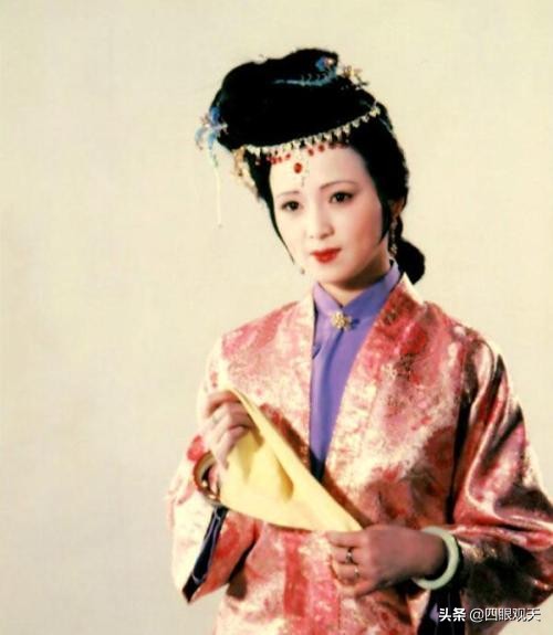 红楼梦秦可卿五大怪事,秦可卿生病时宝玉去看想到了什么