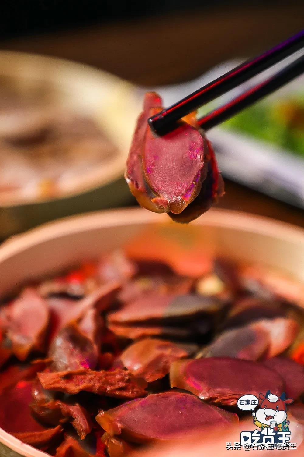 成都贰麻酒馆点啥酒,成都爆火的贰麻酒馆携手泸州老窖