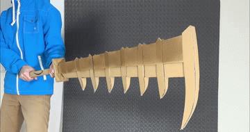 大隐隐于市！日本高玩用纸箱自制各种可变换形态道具，走红网络